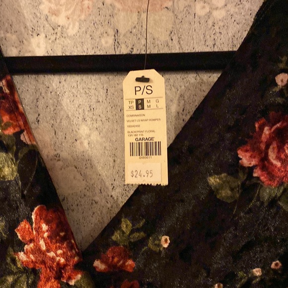 Velvet long sleeve romper - Picture 2 of 2